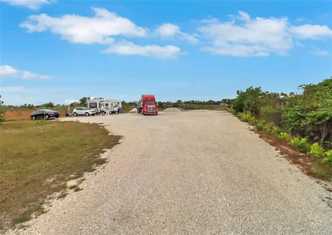 View of dirt / gravel road