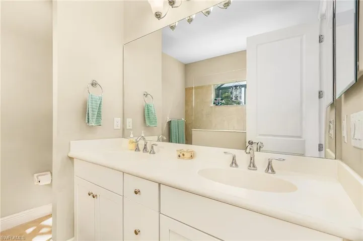 Master Bath w/Double Sink and Cultured Marble Tops