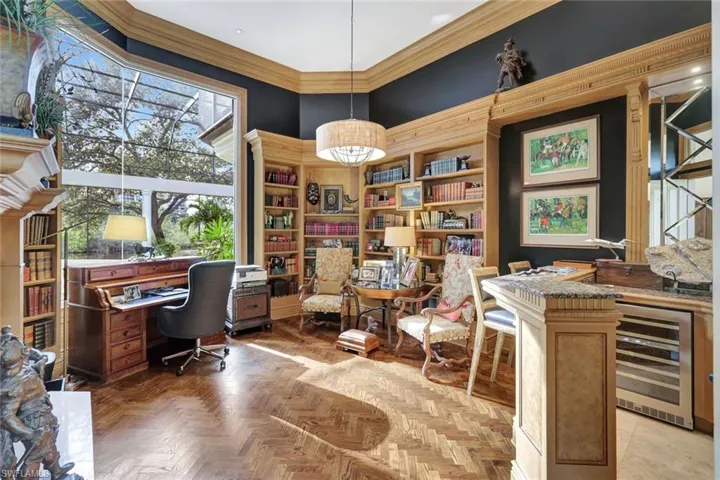 The Library, with Fireplace and Bar is comforable and cozy