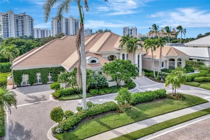 Steps to the Beach Club with Concierge Beach Amenities, Pool Dining and Casual and Fine Dining