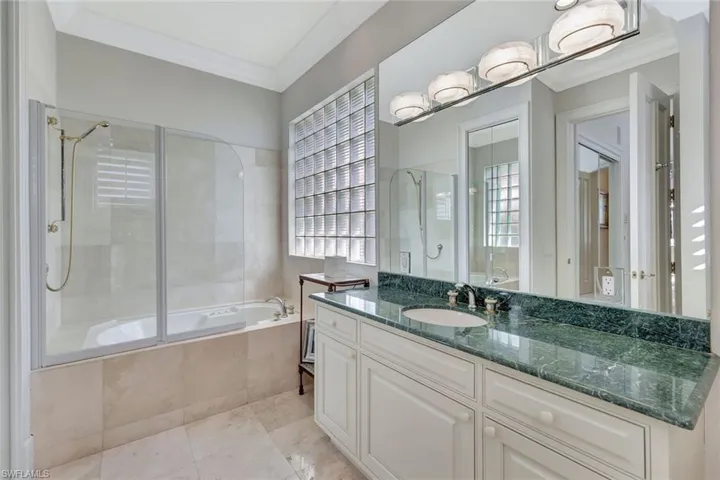 En Suite Bath