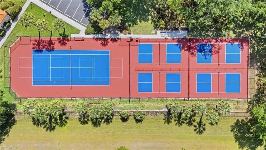 340  Robin Hood  CIR, Naples, FL 34104