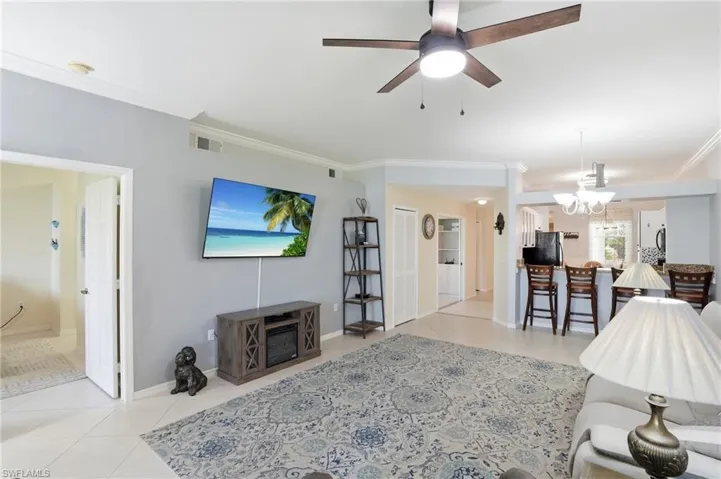 340  Robin Hood  CIR, Naples, FL 34104