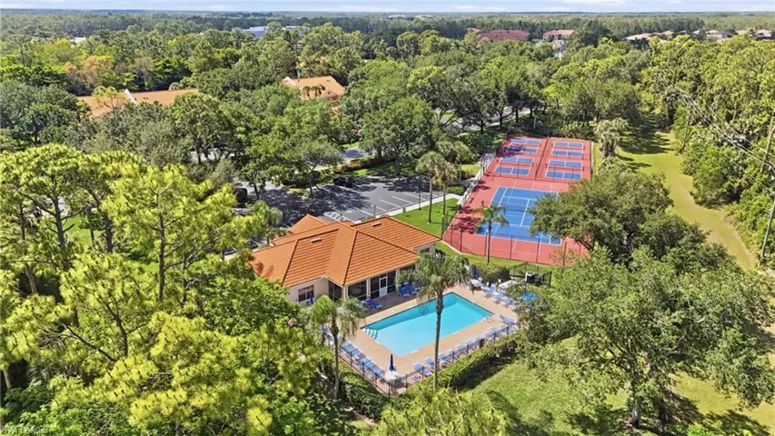 340  Robin Hood  CIR, Naples, FL 34104