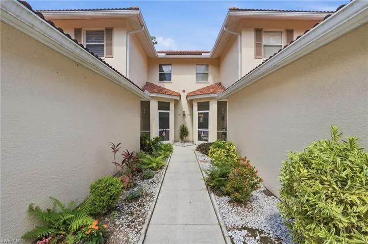 340  Robin Hood  CIR, Naples, FL 34104