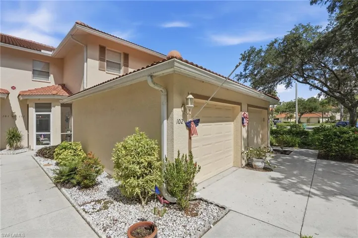 340  Robin Hood  CIR, Naples, FL 34104