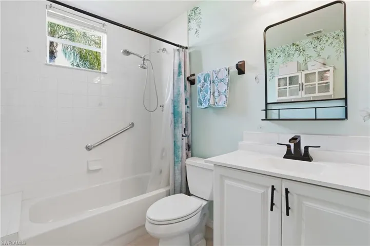 340  Robin Hood  CIR, Naples, FL 34104