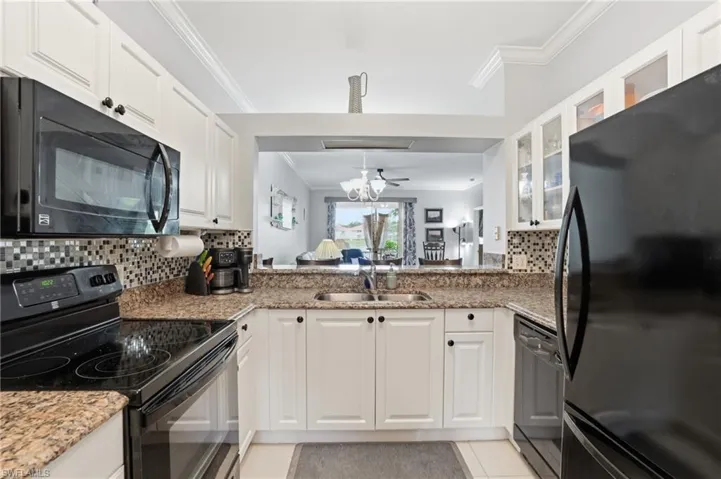 340  Robin Hood  CIR, Naples, FL 34104