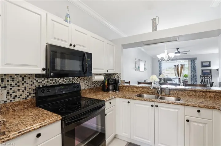 340  Robin Hood  CIR, Naples, FL 34104