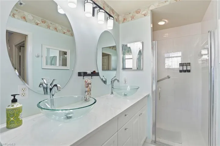 340  Robin Hood  CIR, Naples, FL 34104
