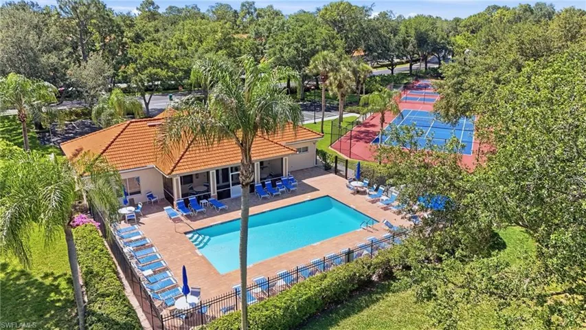 340  Robin Hood  CIR, Naples, FL 34104