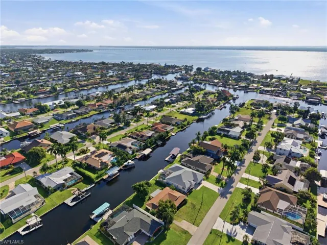 1907 Se 37th Ter, Cape Coral, Florida 33904