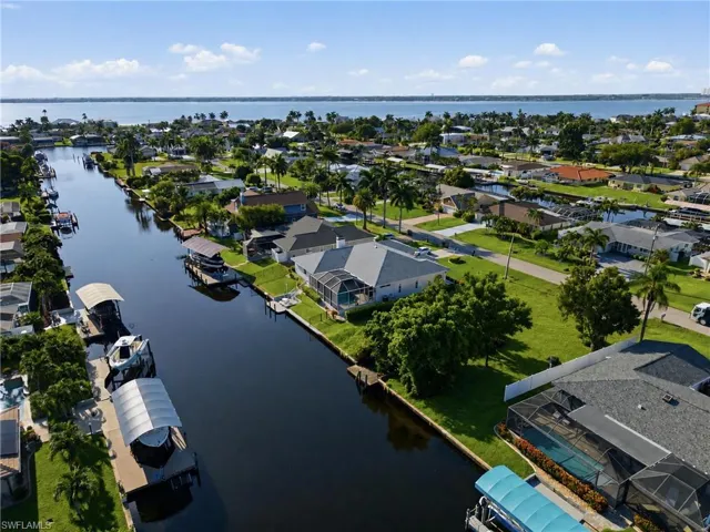1907 Se 37th Ter, Cape Coral, Florida 33904