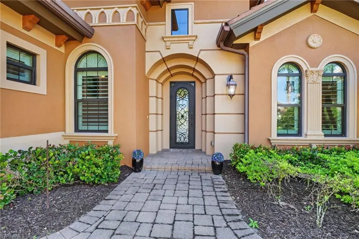 Doorway to property featuring stucco siding