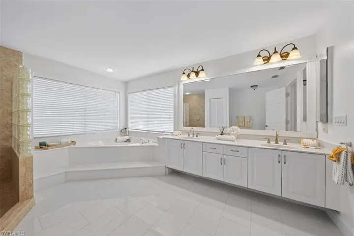 13811  Silver Lake  CT, Fort Myers, FL 33912