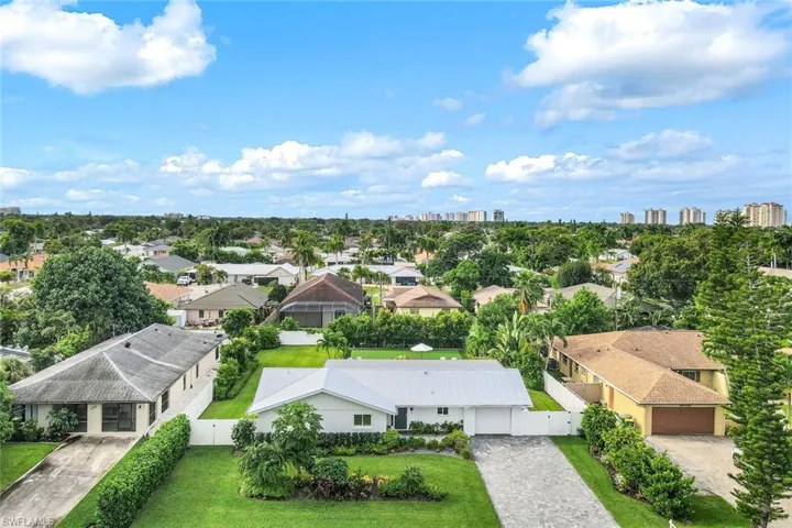 Birds eye view of property