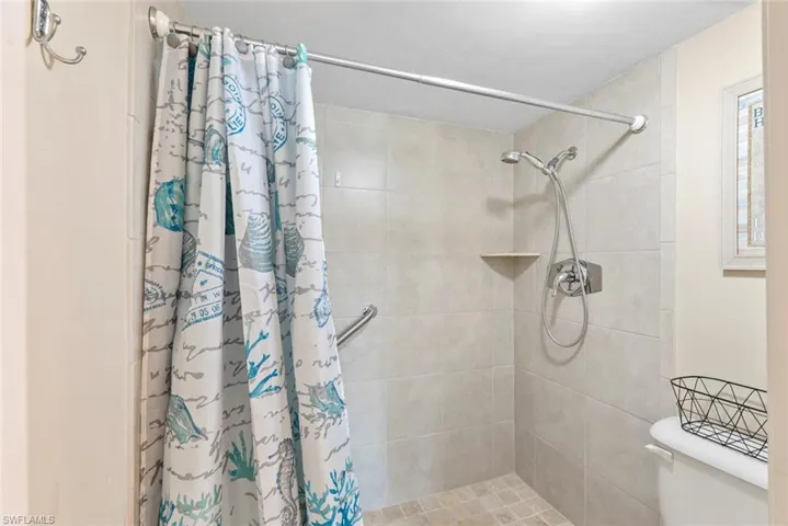 Nice, sparkling primary shower