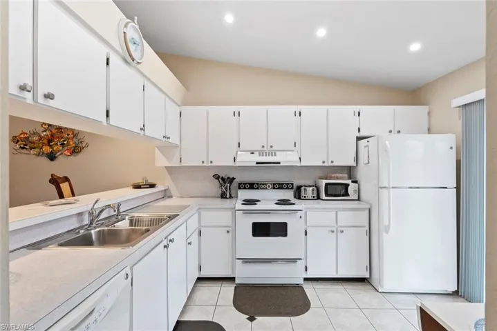 Plentiful kitchen cabinet space
