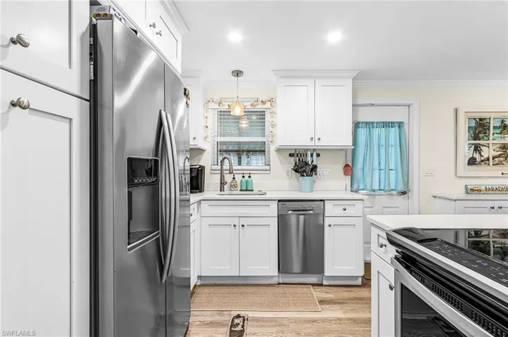 beautiful white kitchen