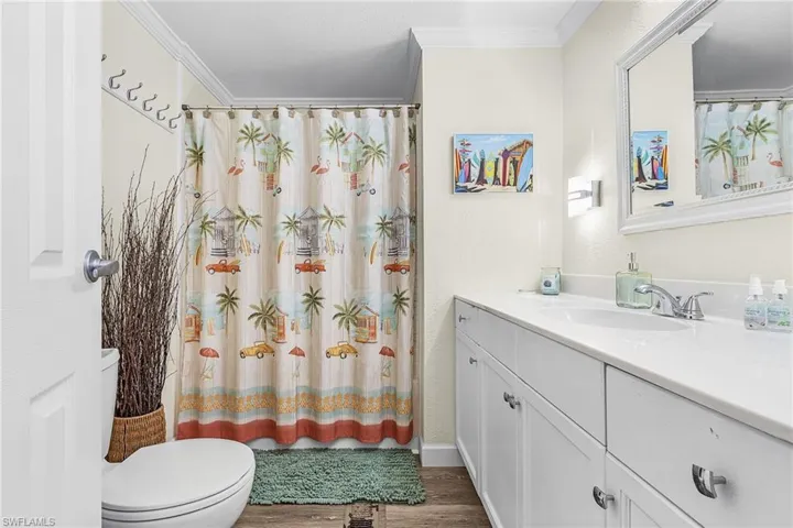 2nd bath shower/tub