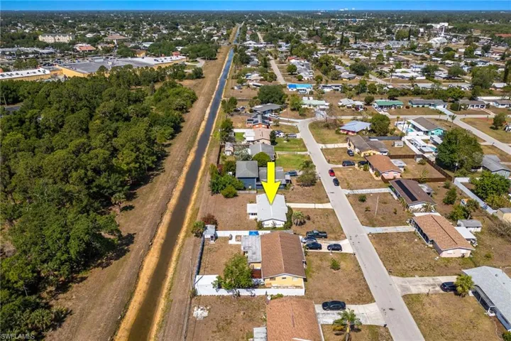 Birds eye view of property