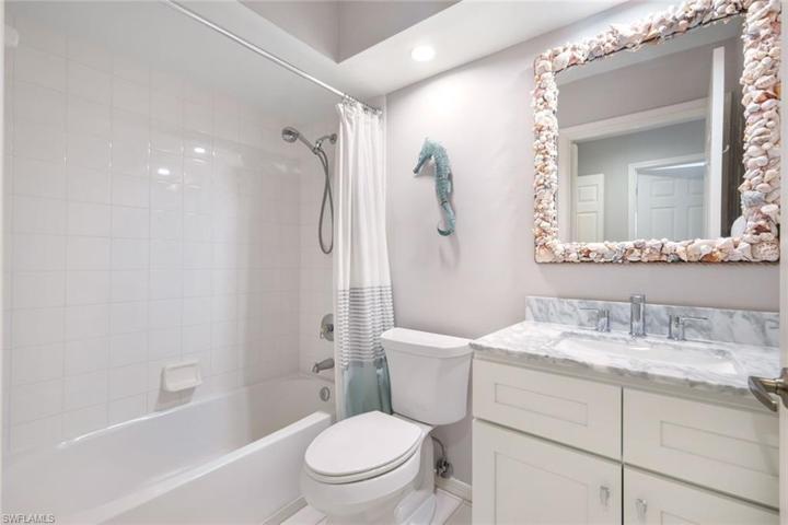 2486 Orchid Bay DR # 204, NAPLES FL 34109