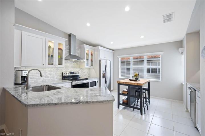 2486 Orchid Bay DR # 204, NAPLES FL 34109