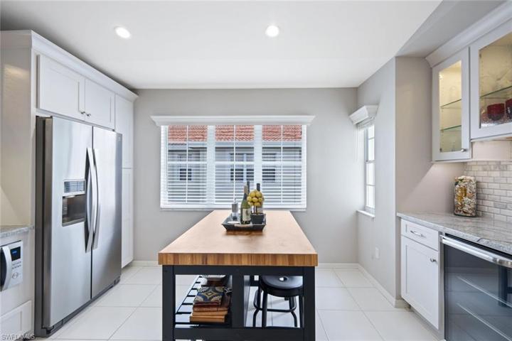 2486 Orchid Bay DR # 204, NAPLES FL 34109