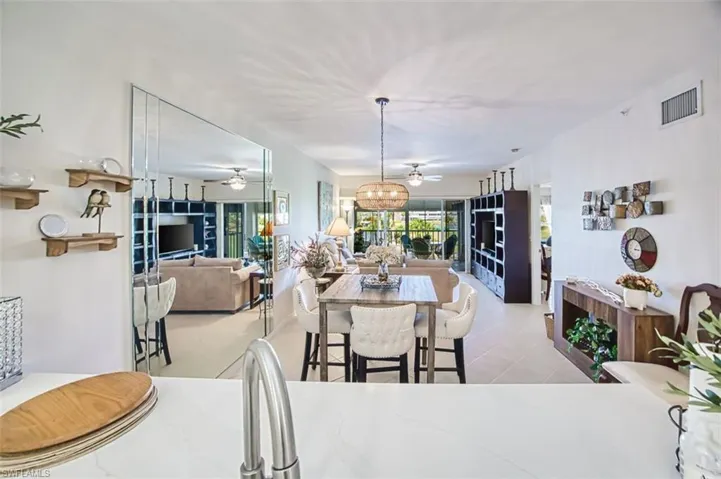 Dining room with ceiling fan