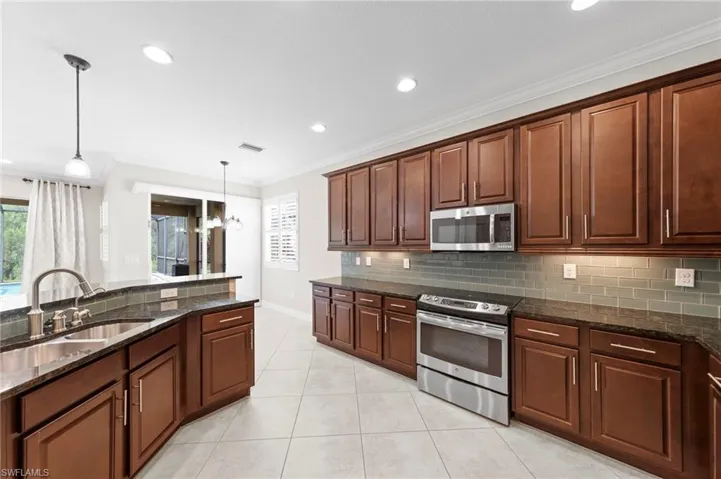 10308 Longleaf Pine Ct, Fort Myers, Florida 33913