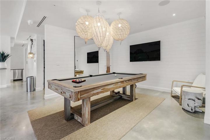 CLUB ROOM