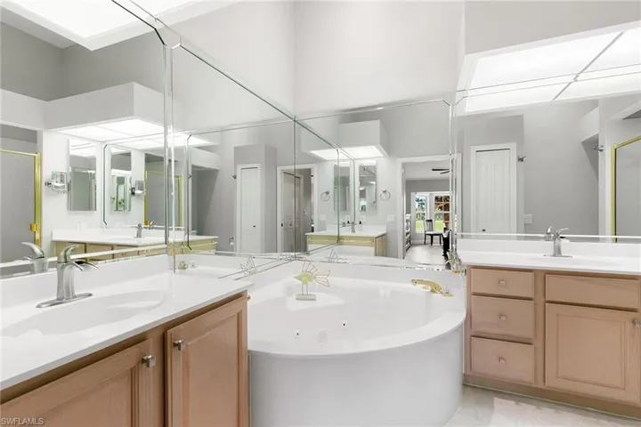 8320  Mystic Greens  WAY, Naples, FL 34113