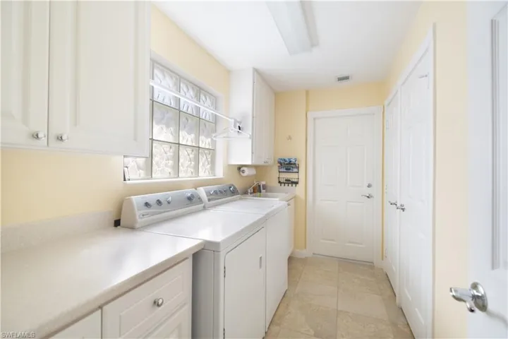 7609  Rozzini  LN, Naples, FL 34114