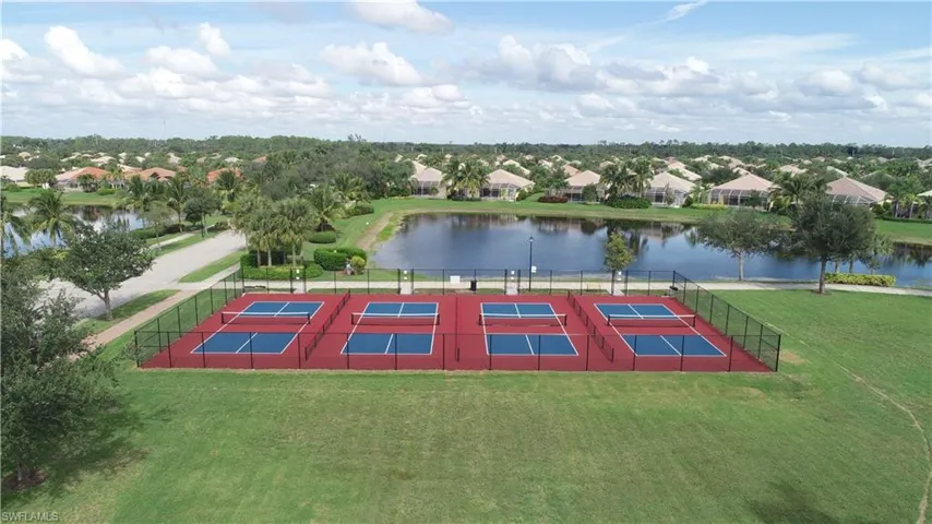 7609  Rozzini  LN, Naples, FL 34114