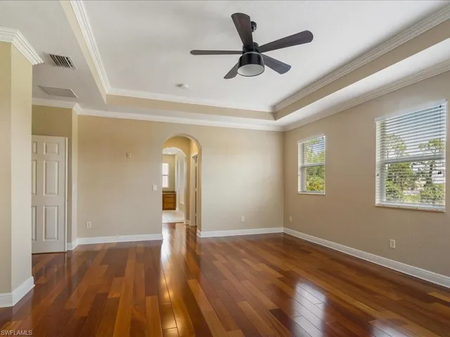 Master bedroom 20'x16'
