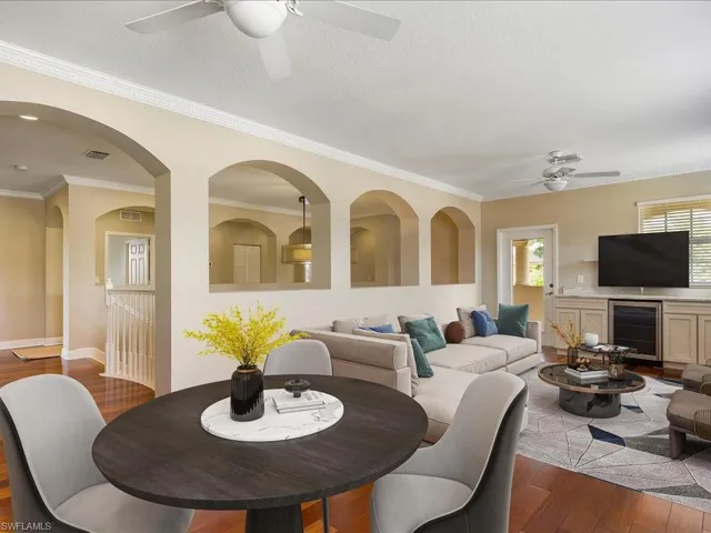 Virtually staged bonus room 25'x13'...