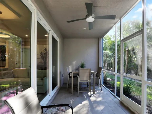 Sunroom / solarium with ceiling fan