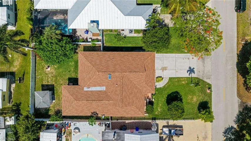 1020  28th N AVE, Naples, FL 34103