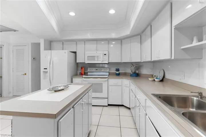 1020  28th N AVE, Naples, FL 34103