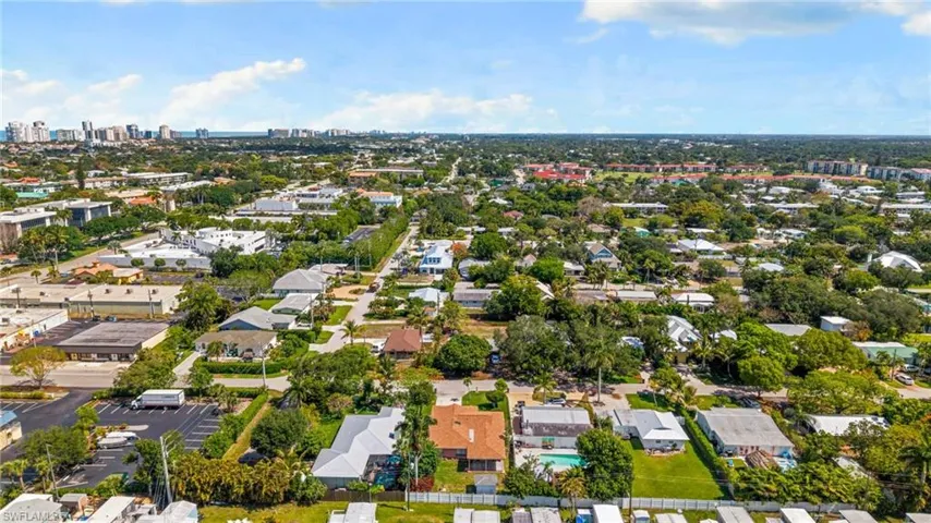 1020  28th N AVE, Naples, FL 34103
