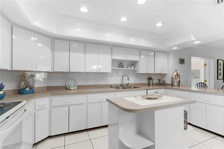 1020  28th N AVE, Naples, FL 34103