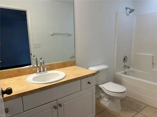 2207 Ne 15th Ln, Cape Coral, Florida 33909