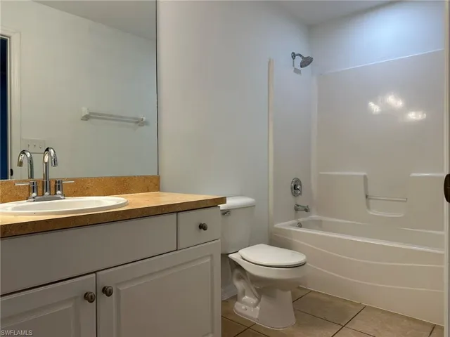 2207 Ne 15th Ln, Cape Coral, Florida 33909