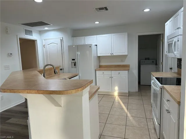 2207 Ne 15th Ln, Cape Coral, Florida 33909
