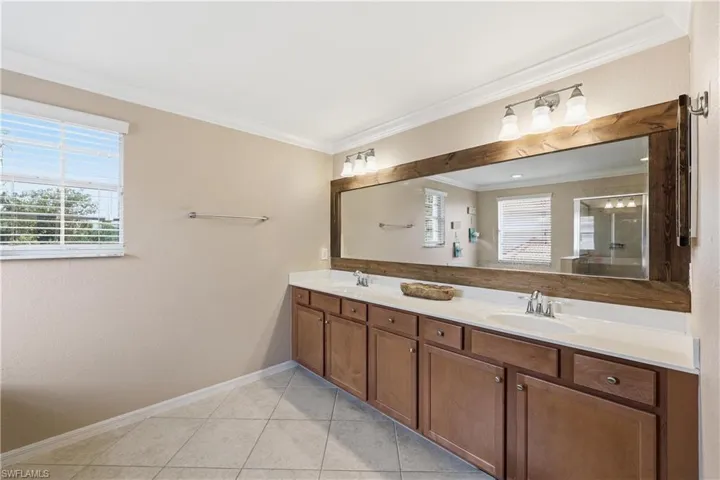2446 Heydon Cir E, Naples, Florida 34120