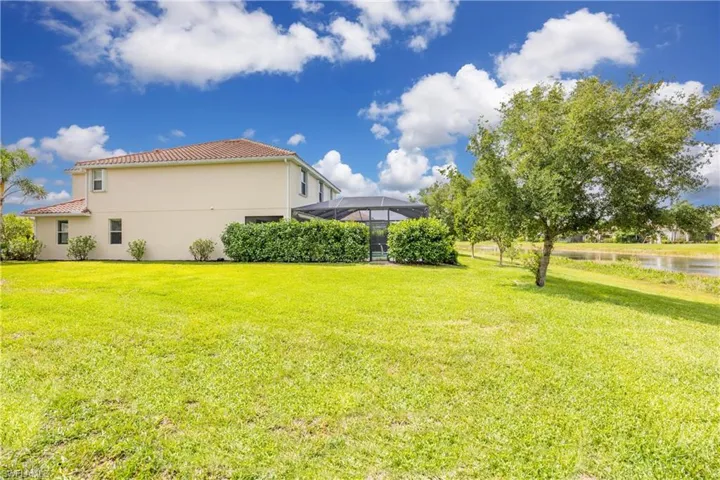 2446 Heydon Cir E, Naples, Florida 34120