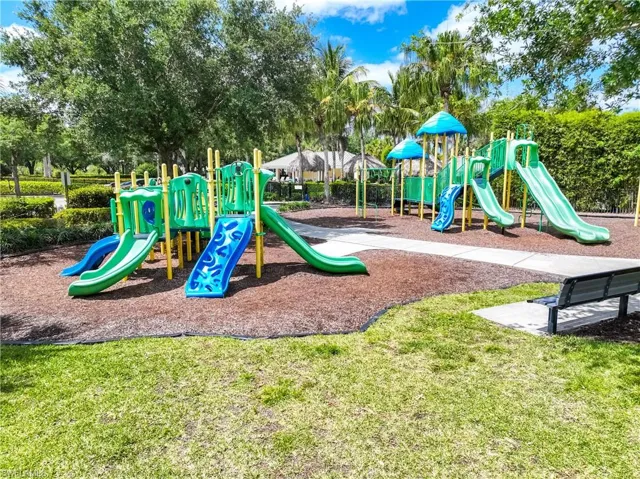 2446 Heydon Cir E, Naples, Florida 34120