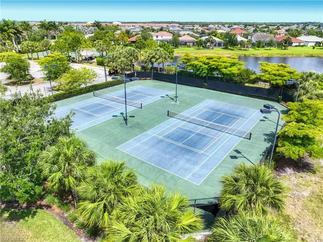 2446 Heydon Cir E, Naples, Florida 34120