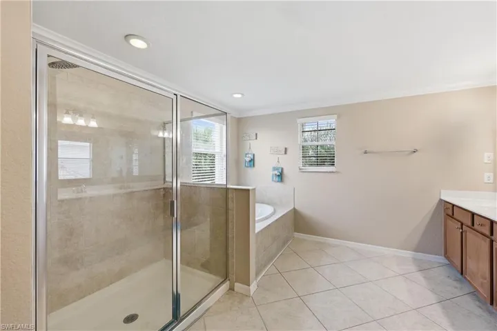 2446 Heydon Cir E, Naples, Florida 34120