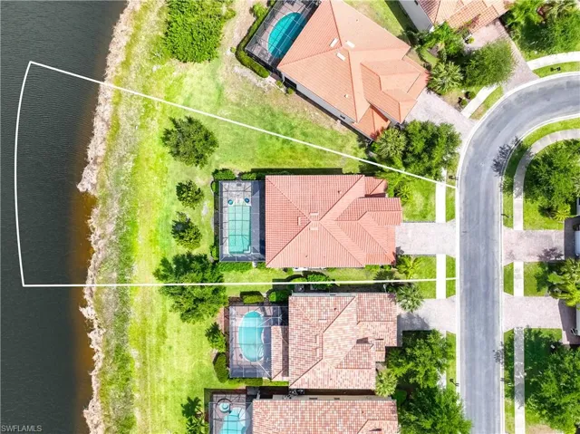 2446 Heydon Cir E, Naples, Florida 34120